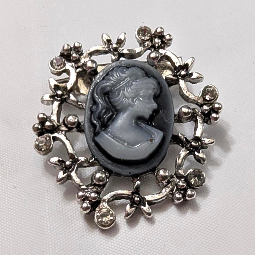 Cameo Brooch Pin Black Grey Oval SilverTone Rhinestone Gothic Vintage Style Dark